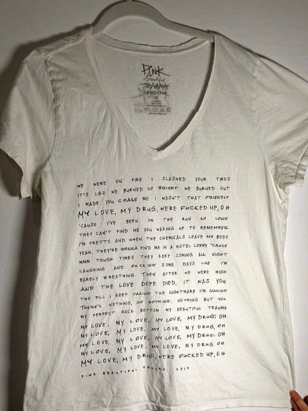 Pink Beautiful Trauma World Tour 2019 Graphic Tee 2XL, White V-Neck Short Sleeve